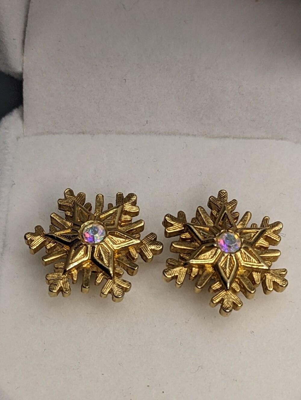 Gold Tone Snowflake Earrings Winter Holiday Sparkle Dainty Festive Jewelry